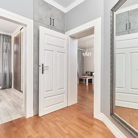 Bialoskornicza 250m To The Market Square By Renters Apartment