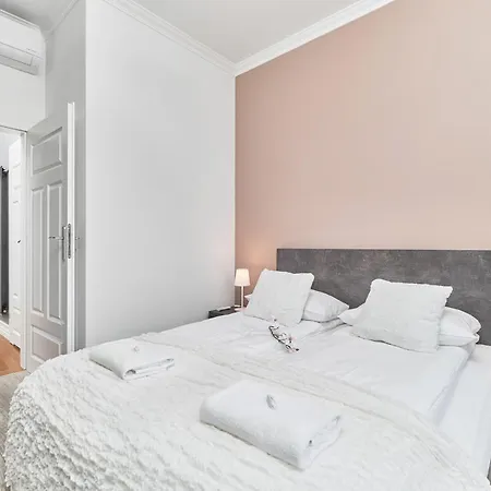 Bialoskornicza 250m To The Market Square By Renters Apartment